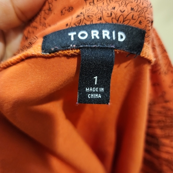 Torrid medallion tiered skater skirt size 1 - Picture 3 of 9